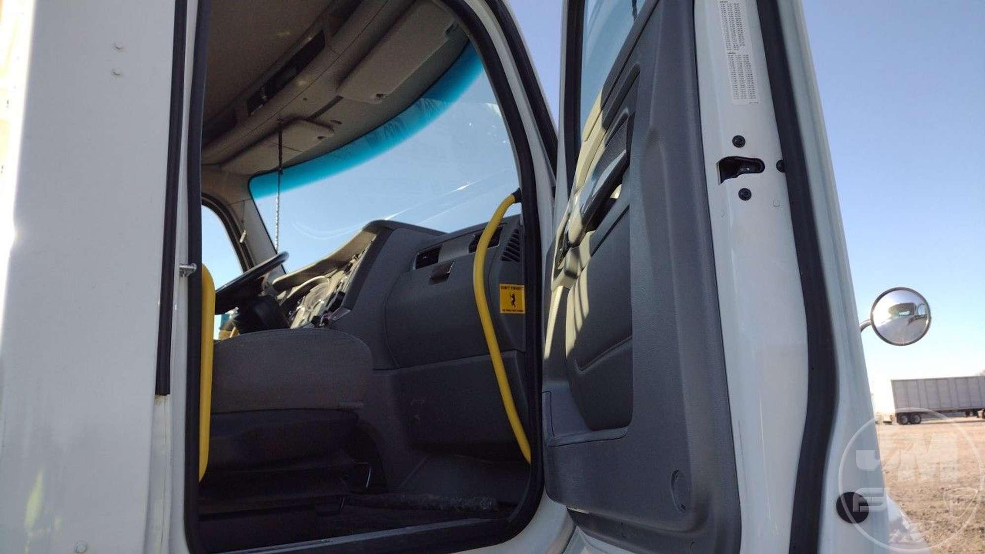 2018 KENWORTH T680 TANDEM AXLE DAY CAB TRUCK TRACTOR VIN: 1XKYD49X7JJ209752