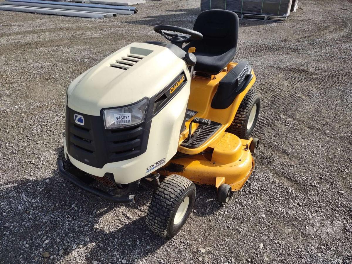 2014 CUB CADET LTX 1050 RIDING MOWER SN: 13 WQ93AP009