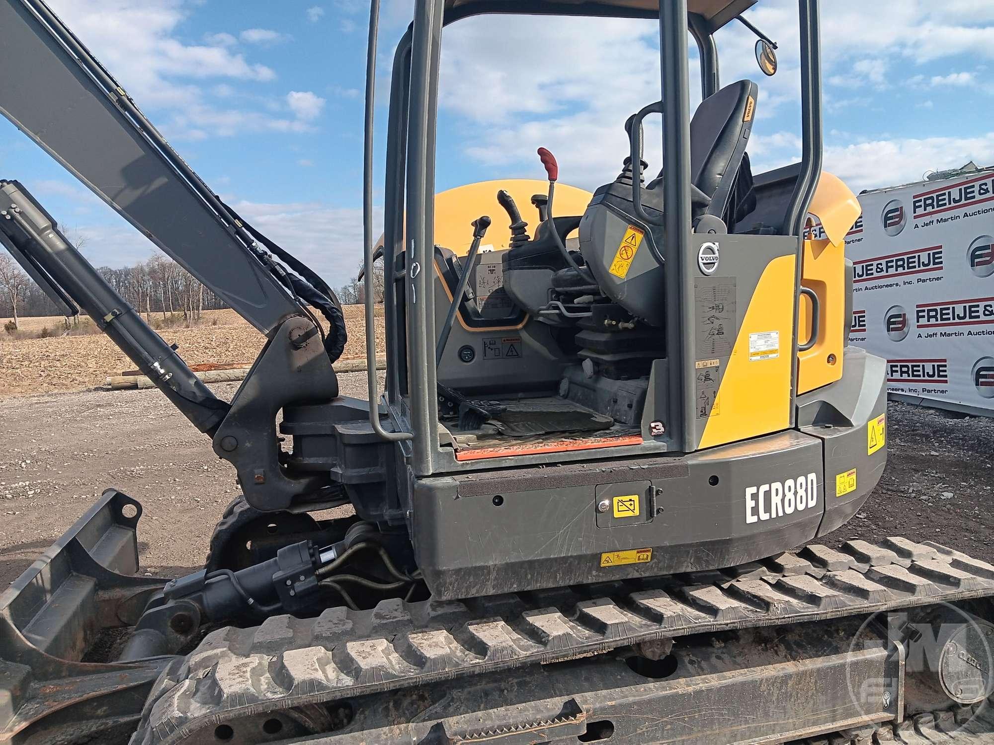 2016 VOLVO ECR88D MINI EXCAVATOR SN: UCE00E88E0021227