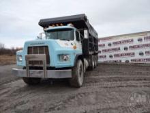 2000 MACK RD688S TRI-AXLE DUMP TRUCK VIN: 1M2AM08CXYM005116