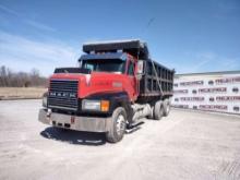 1997 MACK CH 613 TANDEM AXLE DUMP TRUCK VIN: 1M1AA18Y3VW081582