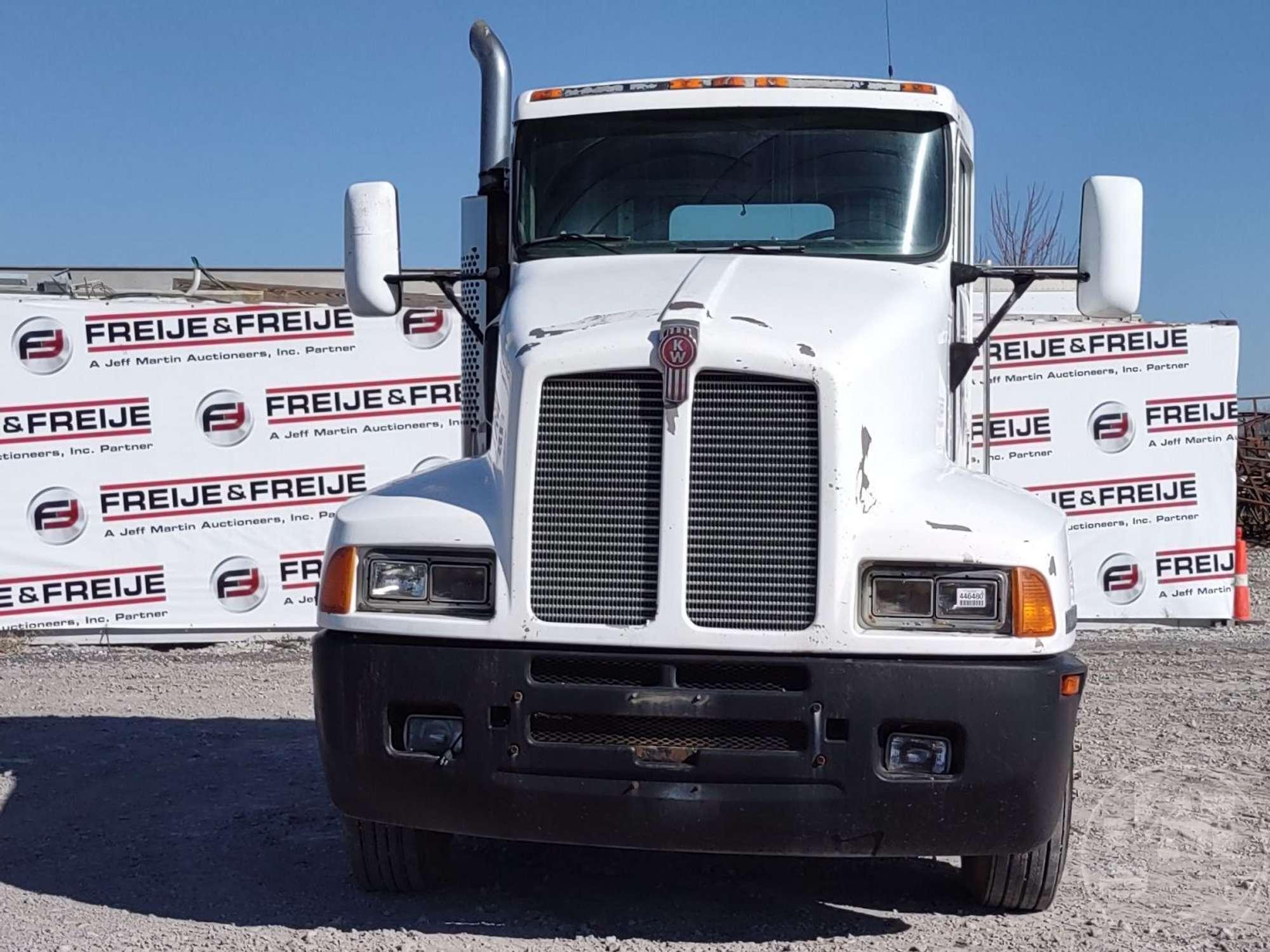 1990 KENWORTH T600A11 TANDEM AXLE DAY CAB TRUCK TRACTOR VIN: 1XKADR9X4LS540204