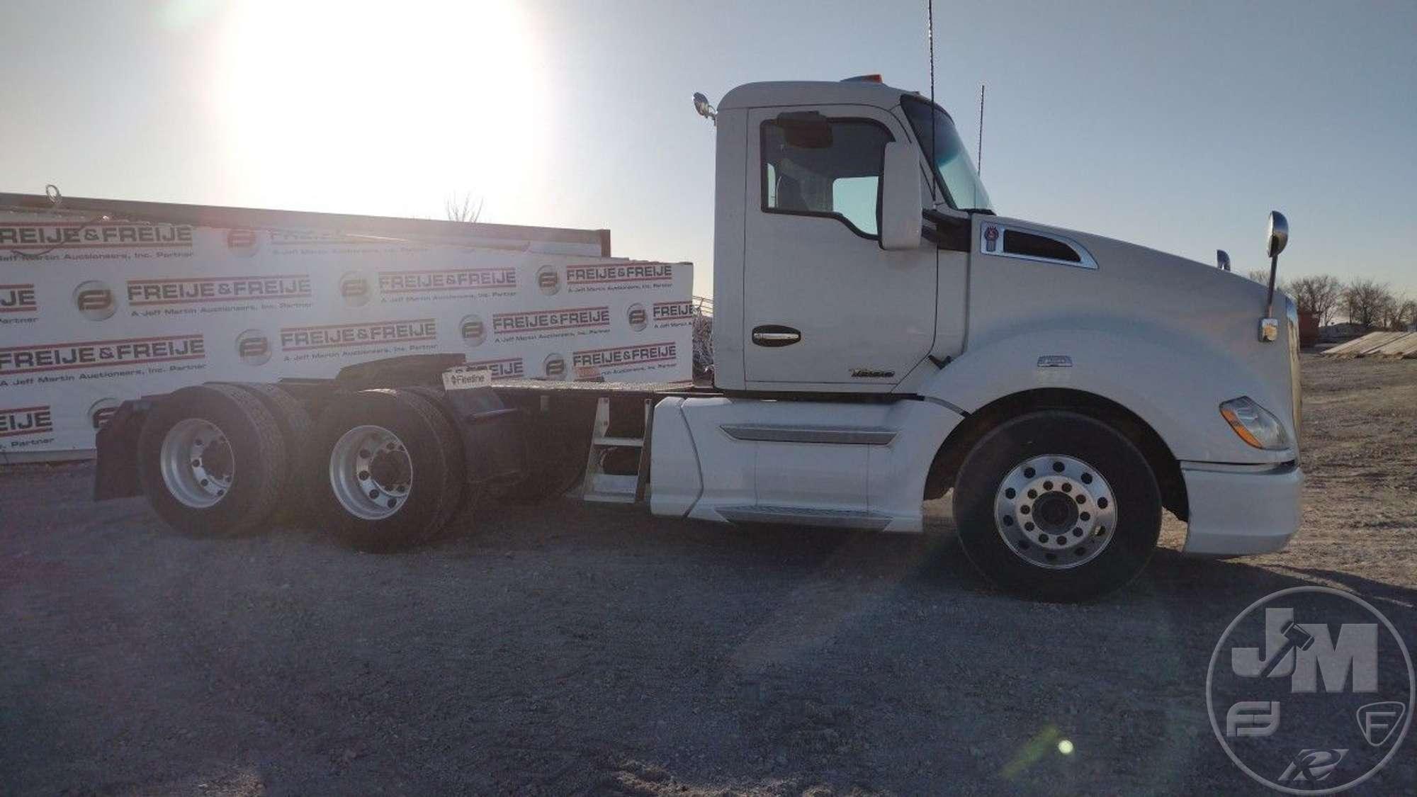 2018 KENWORTH T680 TANDEM AXLE DAY CAB TRUCK TRACTOR VIN: 1XKYD49X7JJ209752