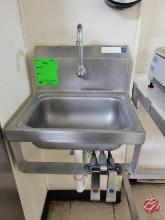 Stainless Wall Mounted Knee Activated Hand Sink