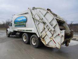 2001 INTERNATIONAL 4900 T/A TRASH TRUCK