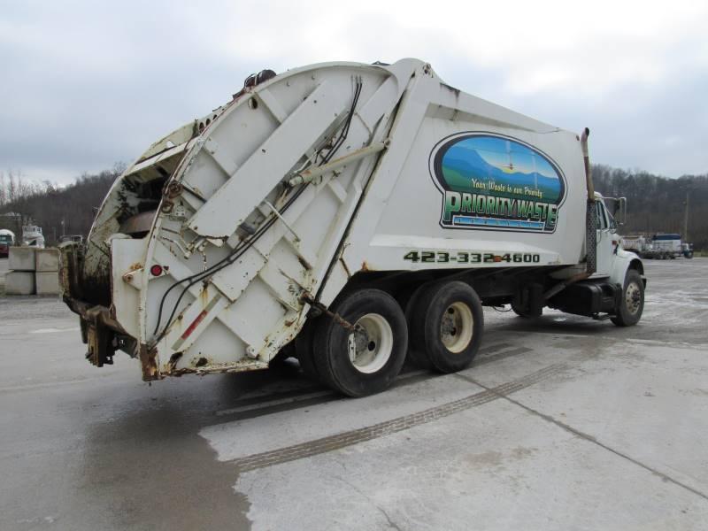 2001 INTERNATIONAL 4900 T/A TRASH TRUCK