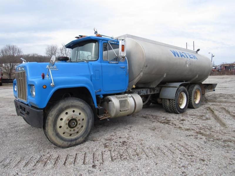 OUT OF AUCTION: 1987 MACK T/A WATER TRUCK