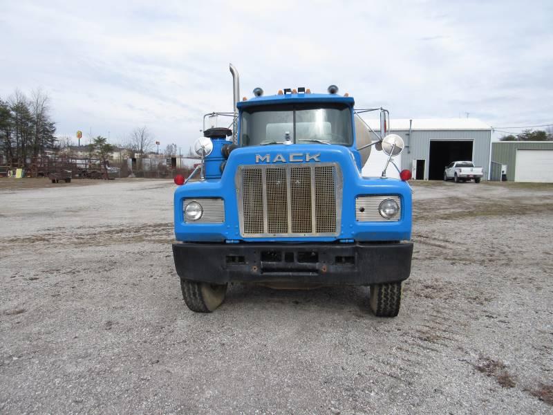 OUT OF AUCTION: 1987 MACK T/A WATER TRUCK