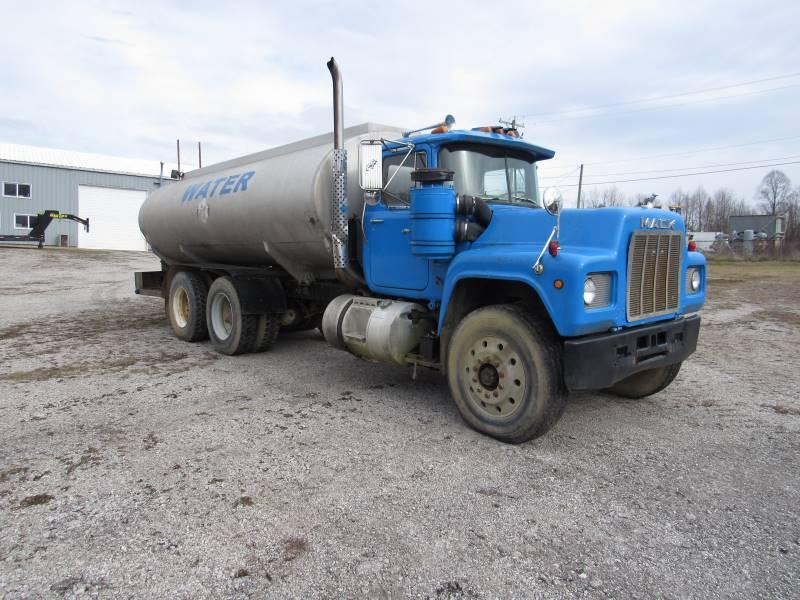 OUT OF AUCTION: 1987 MACK T/A WATER TRUCK