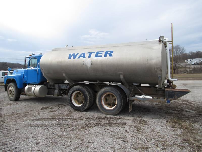 OUT OF AUCTION: 1987 MACK T/A WATER TRUCK