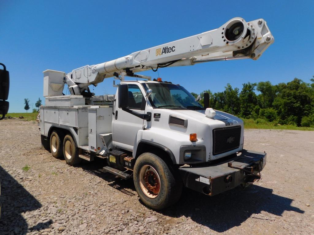 2006 CHEVY C8500 T/A BUCKET TRUCK