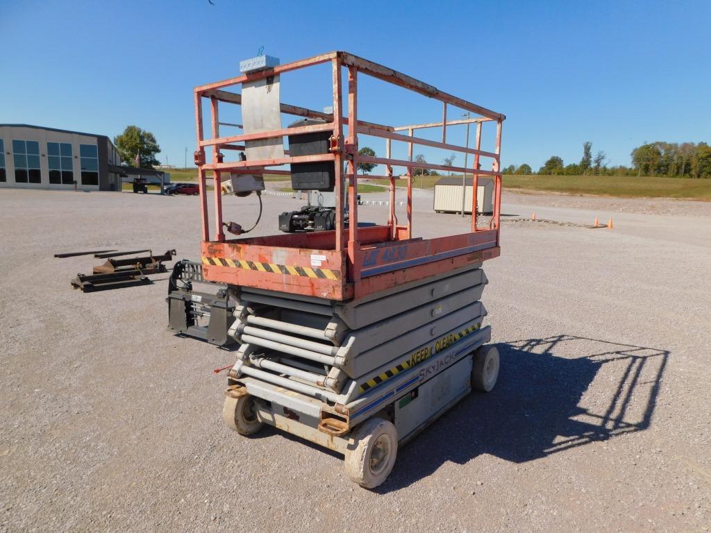 1999 SKYJACK SJIII-4830 SCISSOR LIFT