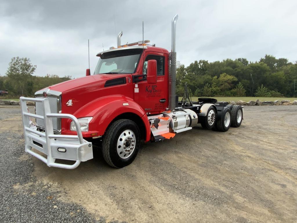 2017 KENWORTH T880 TRI-TRUCK TRACTOR