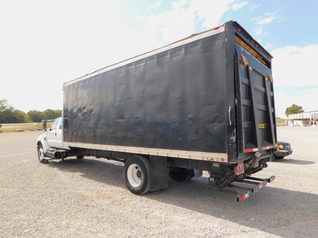 2011 FORD F750 S/A BOX TRUCK