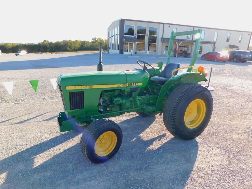 JOHN DEERE 850 FARM TRACTOR