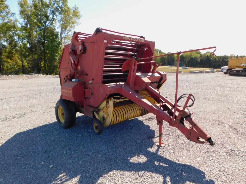 NEW HOLLAND 845 ROUND BALER