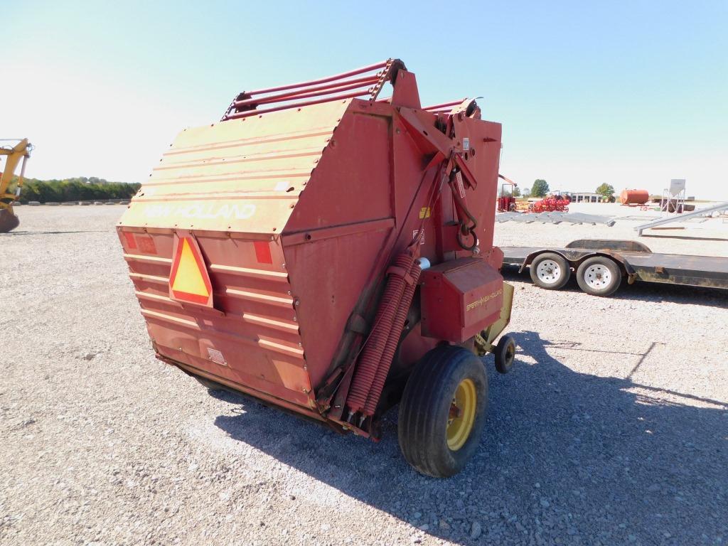 NEW HOLLAND 845 ROUND BALER