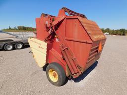 NEW HOLLAND 845 ROUND BALER