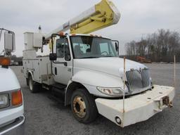 2005 INTERNATIONAL 4300 SINGLE AXLE BUCKET TRUCK