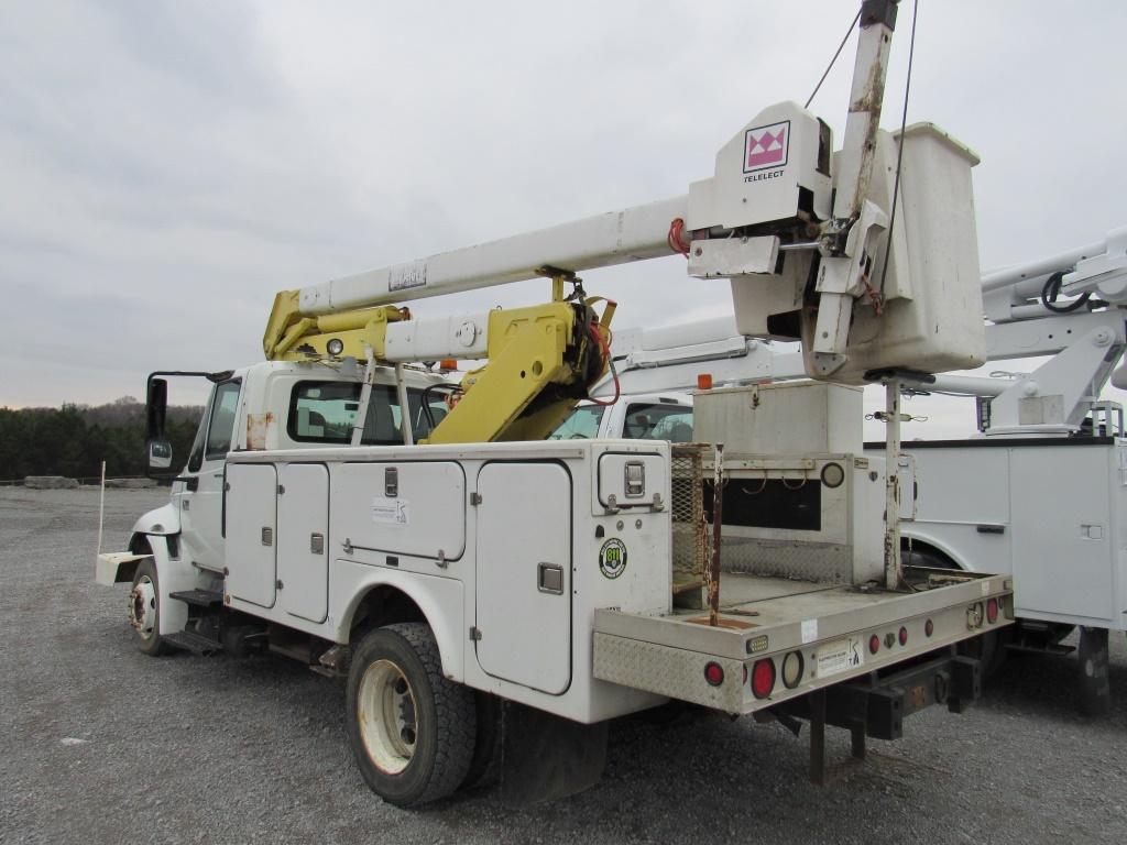 2005 INTERNATIONAL 4300 SINGLE AXLE BUCKET TRUCK