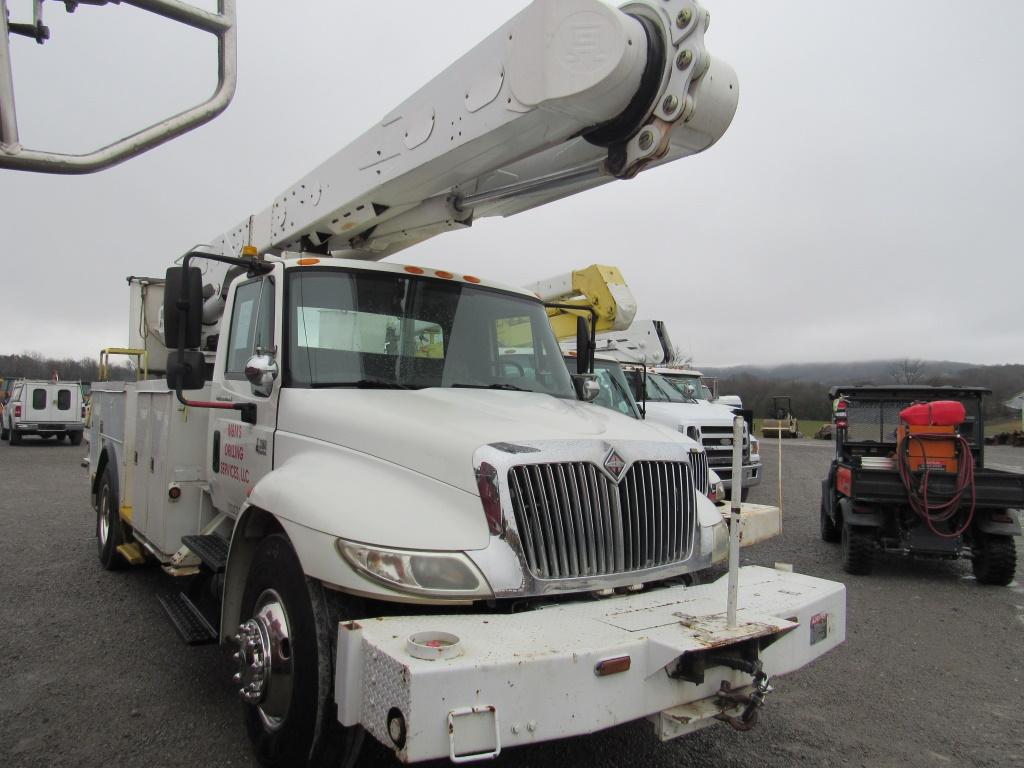 2006 INTERNATIONAL 4300 SINGLE AXLE BUCKET TRUCK