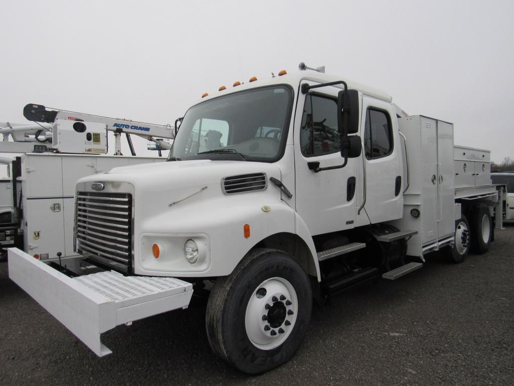 2006 INTERNATIONAL 4300 SINGLE AXLE BUCKET TRUCK