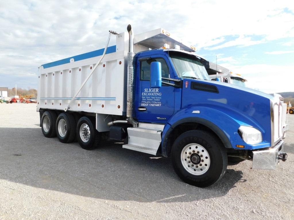 2016 KENWORTH T880 TRI-AXLE DUMP TRUCK