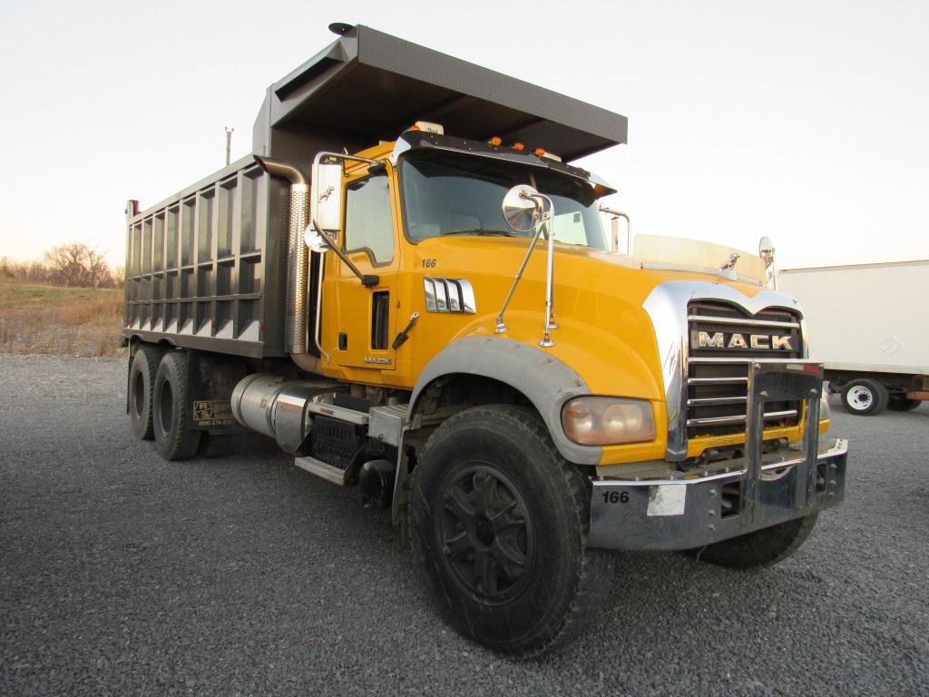 2012 MACK GRANITE GU713 TANDEM AXLE DUMP TRUCK