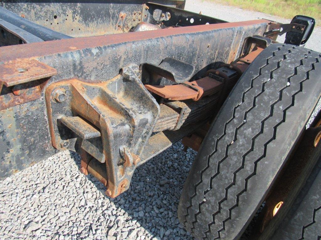 1997 INTERNATIONAL 4700 SINGLE AXLE CAB & CHASSIS