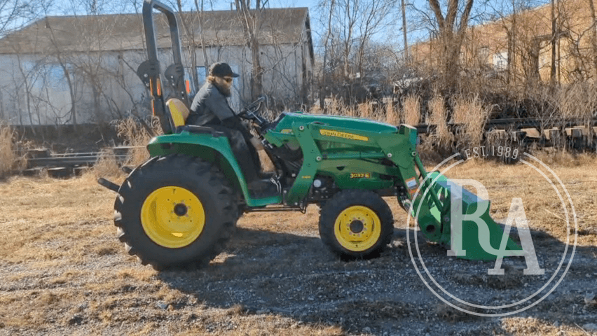 2017 JOHN DEERE 3032E