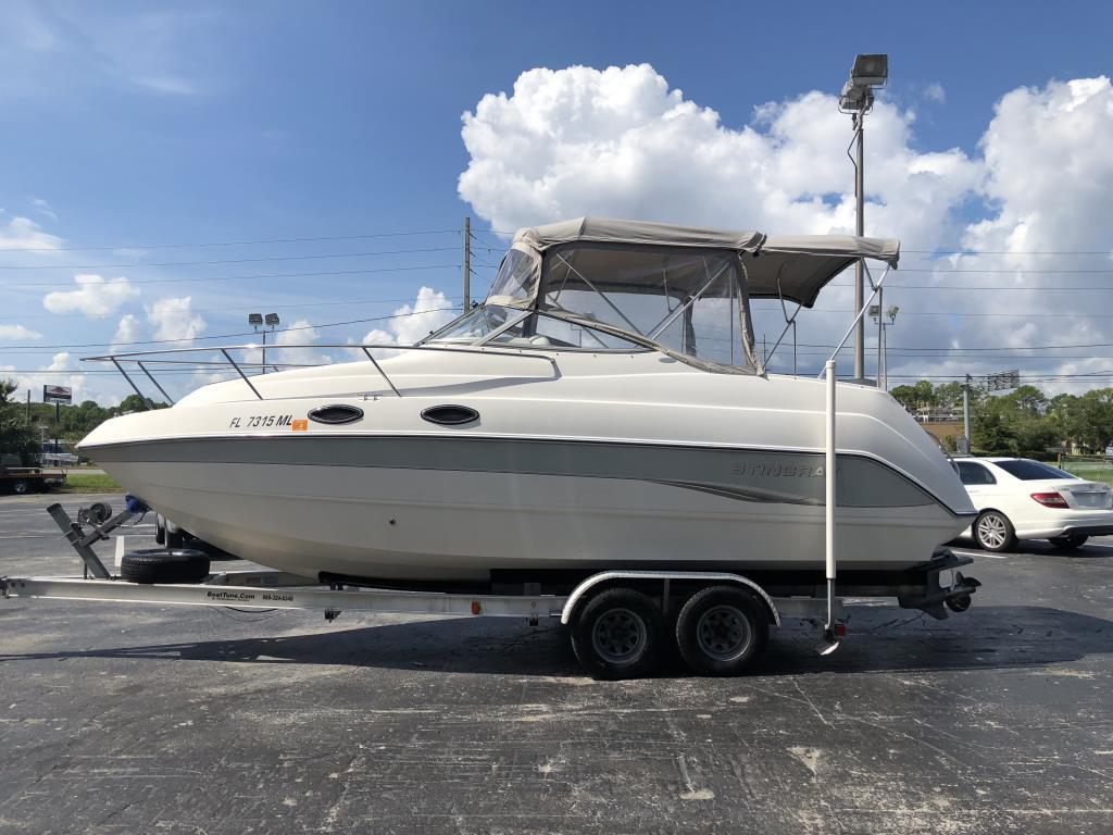 04 STINGRAY 240CS CUDDY CABIN BOAT