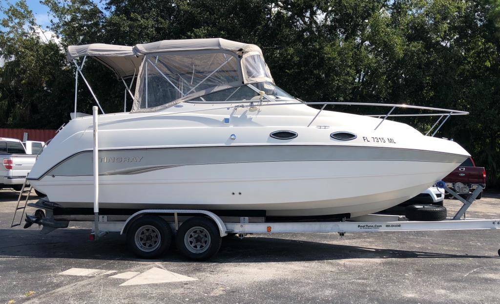 04 STINGRAY 240CS CUDDY CABIN BOAT