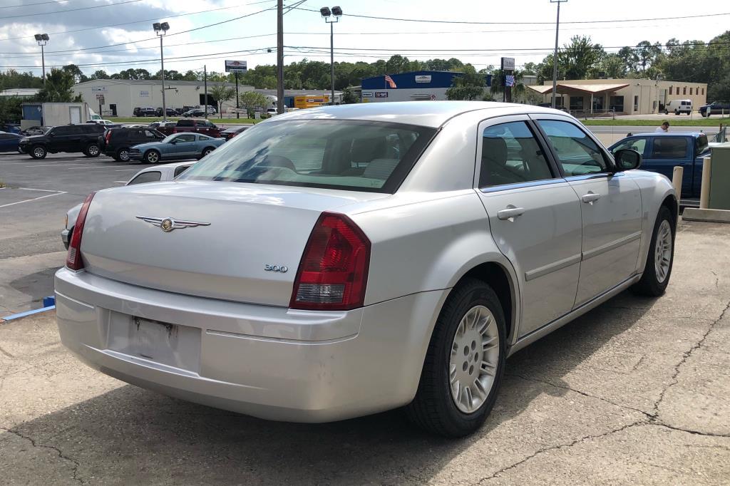 07 CHRYSLER 300 2WD V6 4D SEDAN