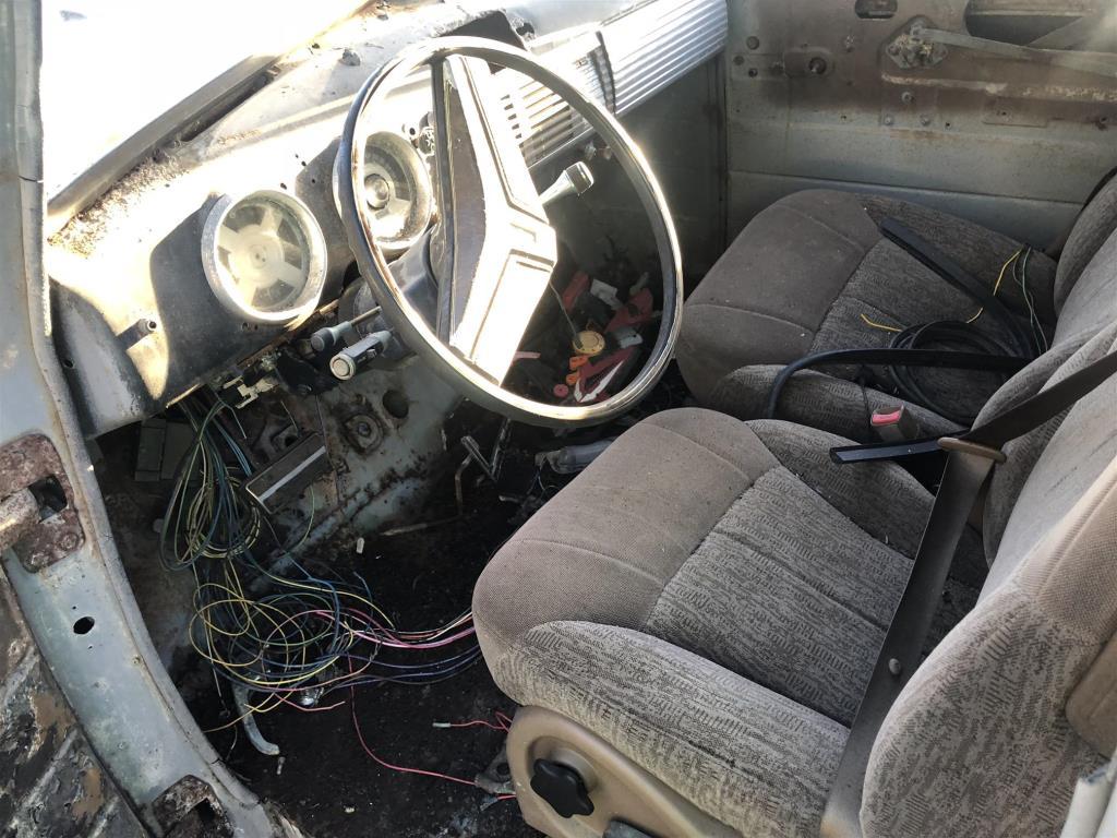 1949 CHEVROLET SPLIT WINDOW STEPSIDE TRUCK