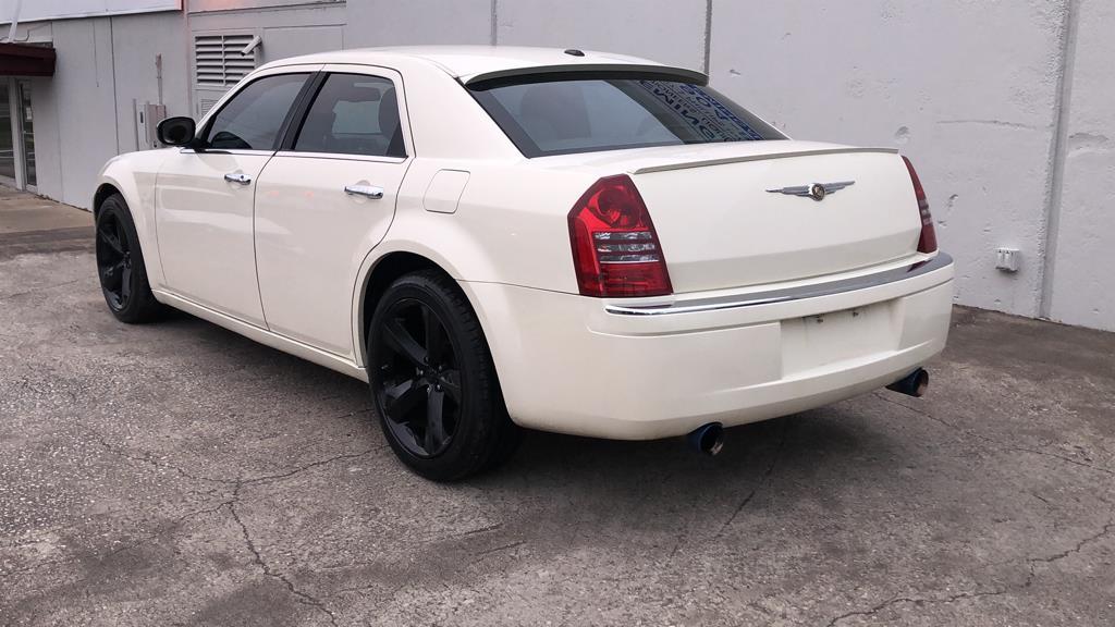 2006 CHRYSLER 300 2WD V8 4D SEDAN C