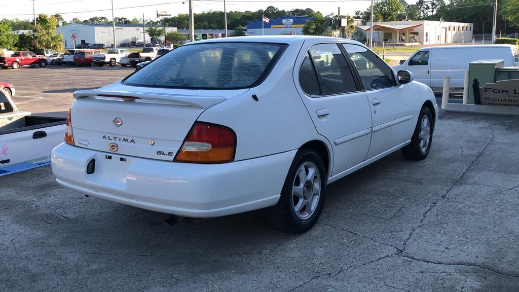 1998 NISSAN ALTIMA 4D SEDAN GLE