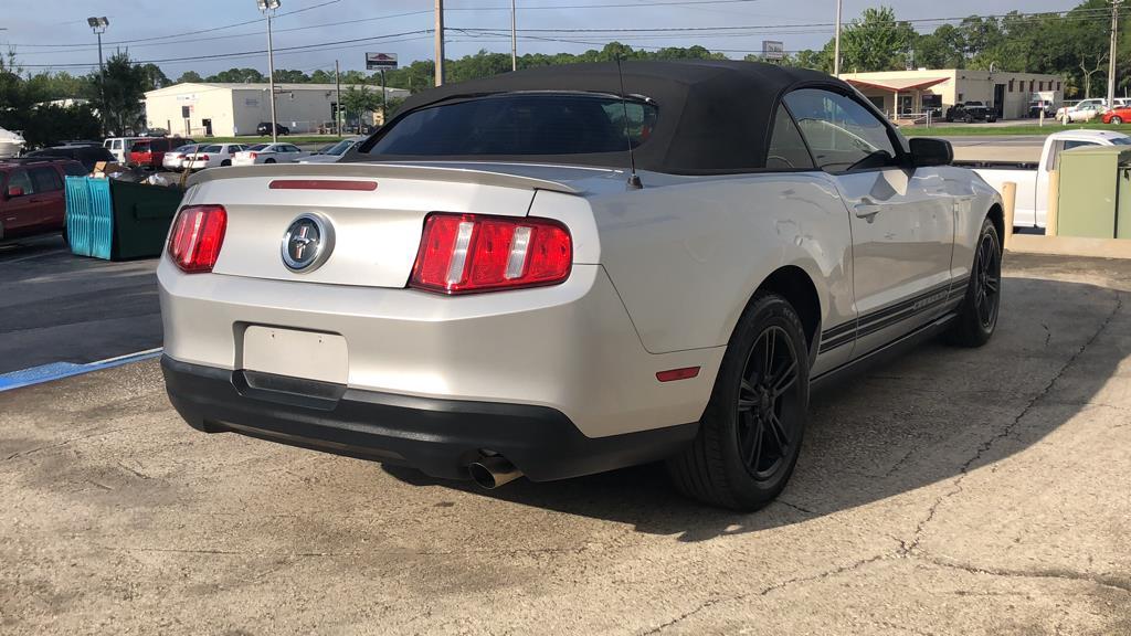 2010 FORD MUSTANG V6 2D CONVERTIBLE