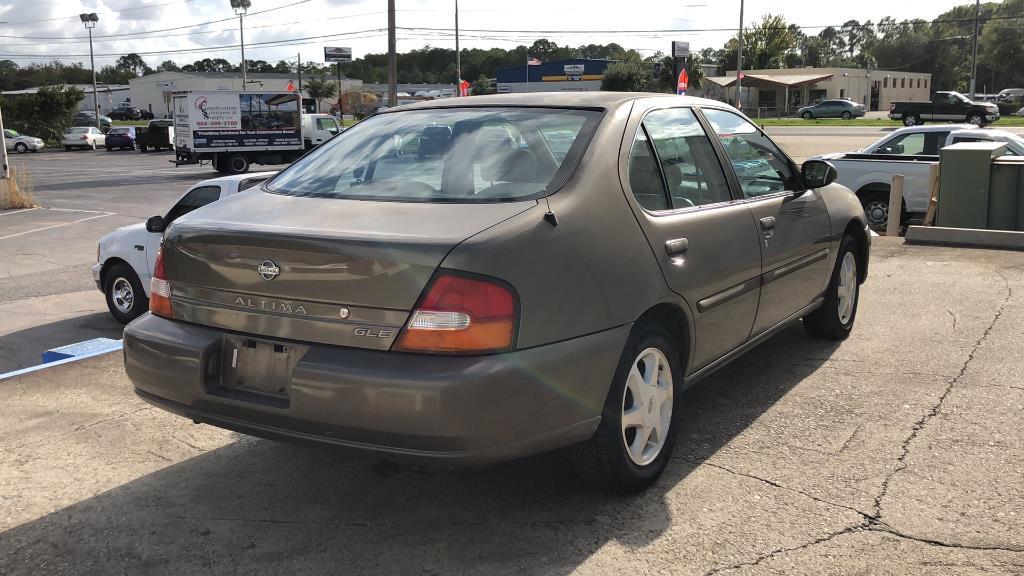 1999 NISSAN ALTIMA 4D SEDAN GLE