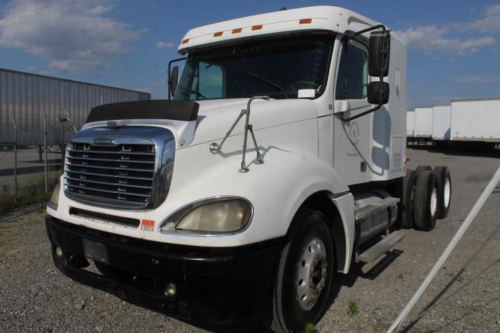 2003 Freightliner Columbia FCL12064S T/A Sleeper Cab Road Tractor (Unit #96)