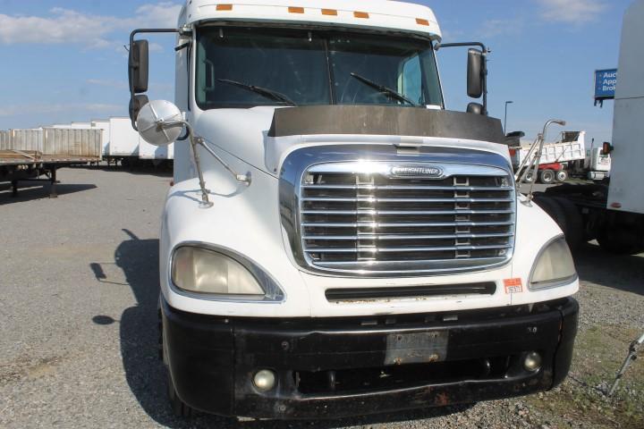 2003 Freightliner Columbia FCL12064S T/A Sleeper Cab Road Tractor (Unit #96)