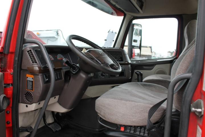 2012 Volvo S/A Daycab Road Tractor