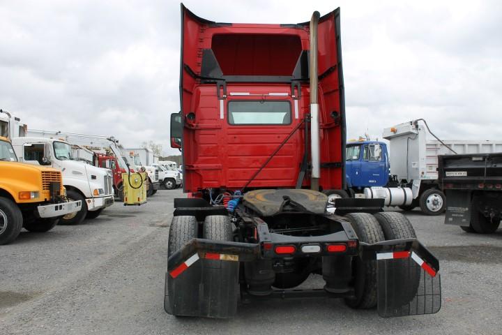 2012 Volvo S/A Daycab Road Tractor