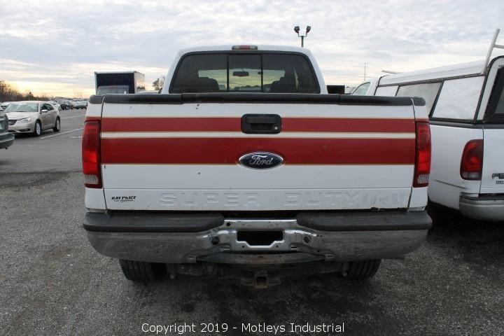 2006 Ford F350 Lariat Crew Cab 4x4 Pickup Truck (INOPERABLE)