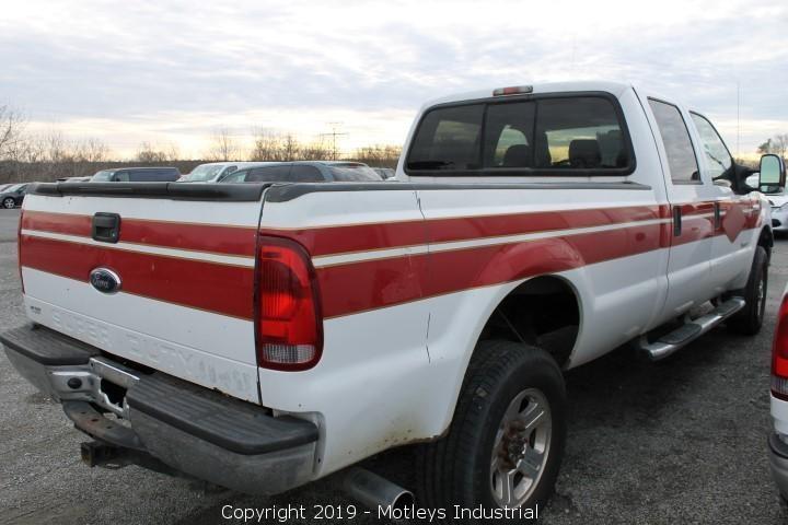 2006 Ford F350 Lariat Crew Cab 4x4 Pickup Truck (INOPERABLE)