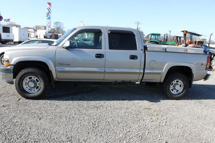 2002 Chevrolet Silverado 2500 4x4 HD Crew Cab Pickup Truck