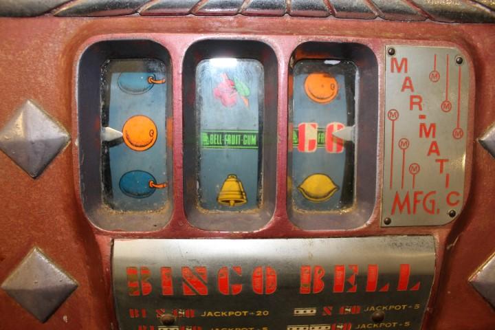 Mar-Matic Manufacturing Co. 25-Cents 3-Reel Slot Machine (Missing Rear Cover)