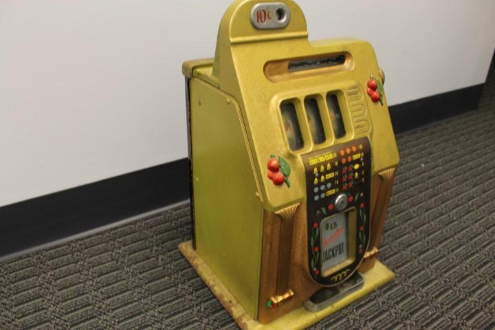 Mills Novelty Co. 10-Cent 3-Reel Slot Machine