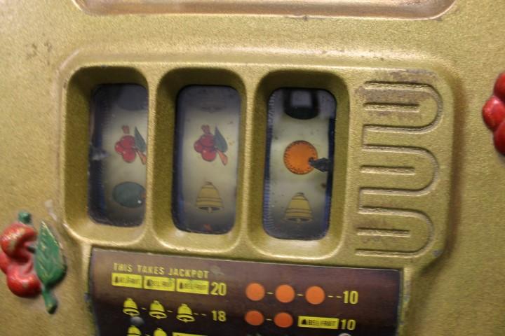 Mills Novelty Co. 10-Cent 3-Reel Slot Machine