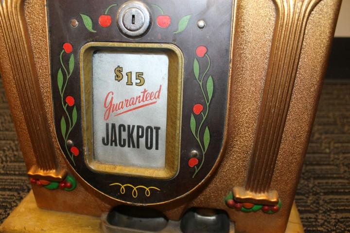 Mills Novelty Co. 10-Cent 3-Reel Slot Machine