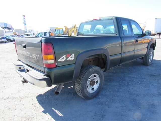 2002 Chevrolet Silverado 2500 HD Ext. Cab 4x4 Pickup Truck